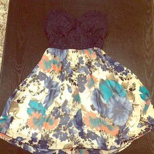 Beautiful flowy, strapless dress